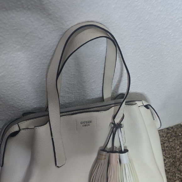 Guess White Leather Shoulder Bag W/ Colorful Tassel Bag Charms (FAIR/GOOD) ✨️ - Picture 4 of 16
